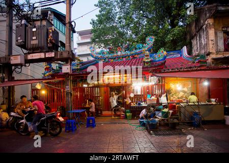 Bangkok, Thailandia; 1 gennaio 2023: Ristorante cinese nel quartiere di Chinatown nella città di Bangkok. Foto Stock