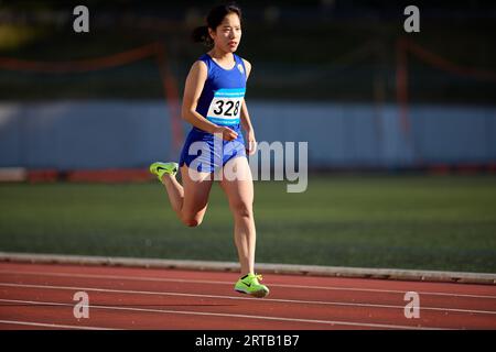 Atleta giapponese in esecuzione su via Foto Stock