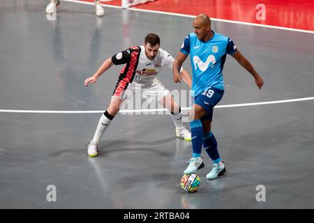 9 settembre 2023, Murcia Spain FABRICIO BASTEZINI GADELLA di ElPozo Murcia RAFAEL NOGUEIRA da SILVA SI ADATTA ALL'Inter Movistar durante l'incontro ElPozo Mu Foto Stock