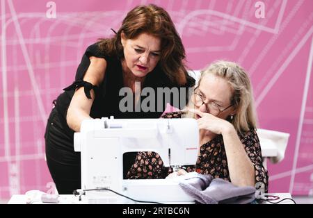 UTRECHT - visitatori durante la 29a edizione dei 50PlusBeurs nel Jaarbeurs di Utrecht. ANP FREEK VAN DEN BERGH paesi bassi fuori - belgio fuori Foto Stock