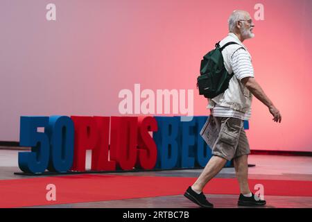 UTRECHT - visitatori durante la 29a edizione dei 50PlusBeurs nel Jaarbeurs di Utrecht. ANP FREEK VAN DEN BERGH paesi bassi fuori - belgio fuori Foto Stock