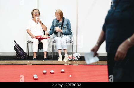 UTRECHT - visitatori durante la 29a edizione dei 50PlusBeurs nel Jaarbeurs di Utrecht. ANP FREEK VAN DEN BERGH paesi bassi fuori - belgio fuori Foto Stock