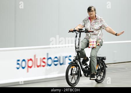 UTRECHT - visitatori durante la 29a edizione dei 50PlusBeurs nel Jaarbeurs di Utrecht. ANP FREEK VAN DEN BERGH paesi bassi fuori - belgio fuori Foto Stock