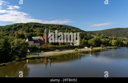 Ex chiesa abbaziale benedettina e attuale chiesa parrocchiale cattolica di San Michael e St. Gertraud nel comune di Neustadt am Main, Main-Spes Foto Stock