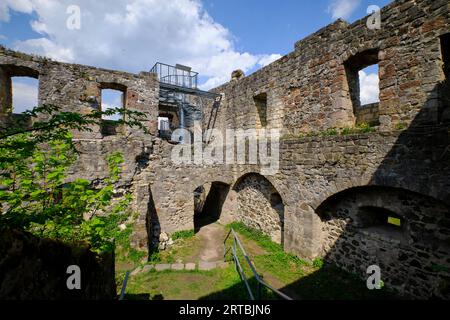 Rovine del castello di Bramberg nel parco naturale di Haßberge, distretto di Haßfurt, bassa Franconia, Franconia, Baviera, Germania Foto Stock