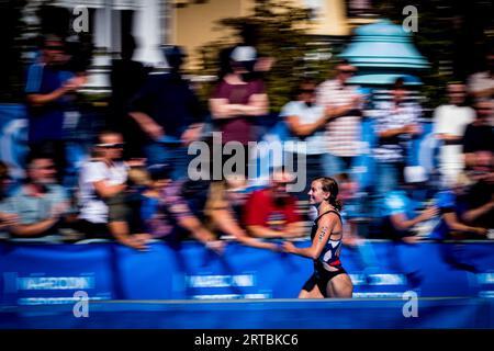 Tereza Zimovjanova, Repubblica Ceca, gareggia durante la gara femminile di Coppa del mondo di Triathlon a Karlovy Vary, Repubblica Ceca, il 10 settembre 2023. (CTK pH Foto Stock