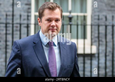 Downing Street, Londra, Regno Unito. 12 settembre 2023. Robert Jenrick MP, Ministro di Stato (Ministro dell'immigrazione) presso il Ministero degli interni, partecipa alla riunione settimanale del Gabinetto al 10 di Downing Street. Foto di Amanda Rose/Alamy Live News Foto Stock