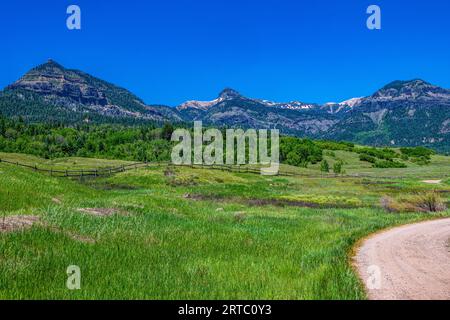 Williams Reservoir e Creek si trovano nella natura selvaggia tra Pagosa Springs e Lake City Foto Stock