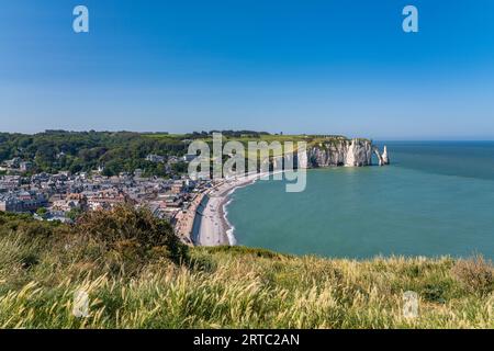 Vista su Etretat fino al campo da golf Foto Stock