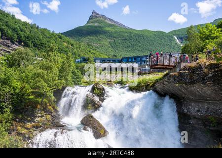 Hotel Union e cascata a Geiranger, patrimonio dell'umanità dell'UNESCO, fiordo, Moere e Romsdal Foto Stock