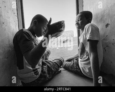 Mauritania, regione di Adrar, Entkemkemt, ragazzi Foto Stock