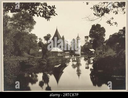 Sumatra occidentale, Indonesia, 1900, foto d'archivio vintage, stagno di pesci sacri Soengei Taloek a Fort de Kock sulla costa occidentale di Sumatra Foto Stock