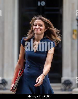 Londra, Inghilterra, Regno Unito. 12 settembre 2023. Il Segretario di Stato per la Cultura, i Media e lo Sport LUCY FRAZER è vista fuori dal 10 di Downing Street come riunione del gabinetto. (Immagine di credito: © Tayfun salci/ZUMA Press Wire) SOLO USO EDITORIALE! Non per USO commerciale! Foto Stock