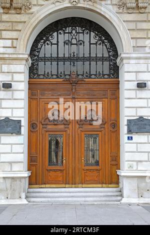 Trieste, Italia - 13 ottobre 2014: Palazzo Comunale di Italia Marittima in Piazza dell'unità d'Italia. Foto Stock