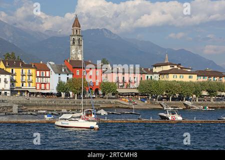 Vista sul lungolago di Ascona, Lago maggiore, Ticino, Svizzera Foto Stock