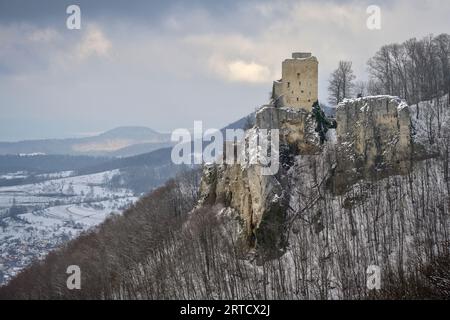 Rovine del castello di Reußenstein, Felsenburg sopra Neidlingen, distretto di Esslingen e Göppingen, Giura Svevo, Baden-Wuerttemberg, Germania, Europa Foto Stock