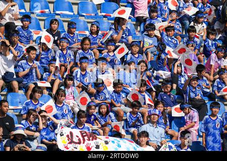 GENK, BELGIO - 12 SETTEMBRE: Tifosi e tifosi del Giappone durante l'amichevole internazionale tra Turkiye e il Giappone alla Cegeka Arena il 12 settembre 2023 a Genk, in Belgio. (Foto di Joris Verwijst/Agenzia BSR) credito: Agenzia BSR/Alamy Live News Foto Stock