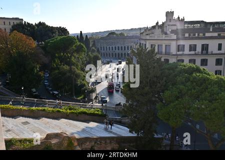 Teatro di Marcello (Teatro di Marcello) visto da Piazza del Campidoglio a Roma, 2 novembre 2022 Foto Stock