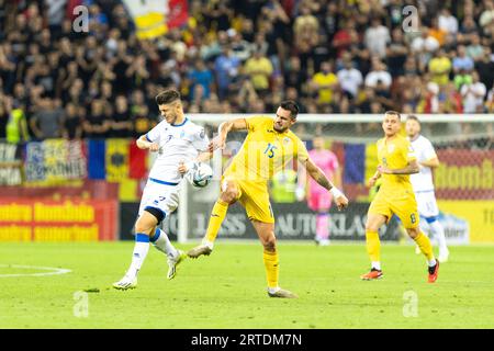 Bucarest, Roumanie. 12 settembre 2023. Andrei Burca della Romania e Milot Rashica del Kosovo durante la UEFA Euro 2024, qualificazioni europee, gruppo i partita di calcio tra Romania e Kosovo il 12 settembre 2023 all'Arena Nationala di Bucarest, Romania - foto Mihnea Tatu/DPPI Credit: DPPI Media/Alamy Live News Foto Stock