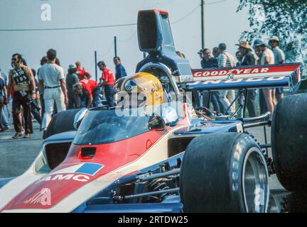 Mark Donohue in una Penske Racing Lola T330-AMC alla Watkins Glen SCCA L&M Formula 5000 del 1973, Sstarted ottavo, finì quarto Foto Stock