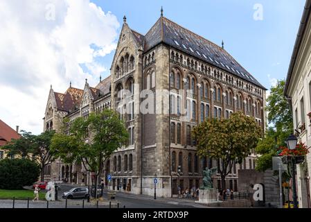 L'edificio dell'Archivio Nazionale d'Ungheria nel quartiere del Castello di Buda Foto Stock