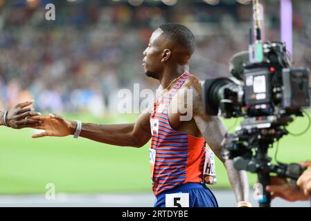 Budapest, Germania. 21 agosto 2023. Budapest, Ungheria, 21 agosto 2023: Grant Holloway (USA) dopo la semifinale di 110 metri ostacoli durante i campionati mondiali di atletica leggera 2023 presso il Centro Nazionale di atletica di Budapest, Ungheria. (Sven Beyrich/SPP) credito: SPP Sport Press Photo. /Alamy Live News Foto Stock