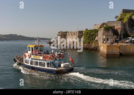 Plymouth, Devon, Inghilterra, Regno Unito, 6 settembre 2023. Traghetto passeggeri in partenza dal porto di Plymouth verso Plymouth Sound per un'escursione turistica. Foto Stock