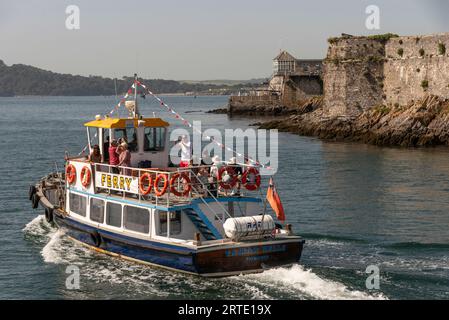 Plymouth, Devon, Inghilterra, Regno Unito, 6 settembre 2023. Traghetto passeggeri in partenza dal porto di Plymouth verso Plymouth Sound per un'escursione turistica. Foto Stock