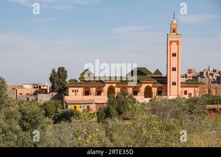 TINMEL, Marocco. Minareto della Moschea di Tinmel, danneggiato dal terremoto del 2023. Foto Stock