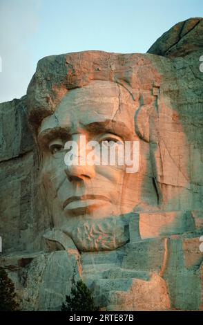 Il volto di Abraham Lincoln sul Mount Rushmore National Monument; Keystone, South Dakota, Stati Uniti d'America Foto Stock