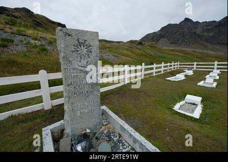 Tomba del famoso esploratore, Sir Ernest Shackleton; Grytviken, Isola della Georgia del Sud Foto Stock