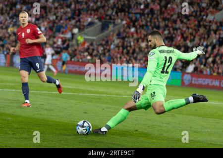 Oslo, Norvegia 12 settembre 2023 Giorgi Mamardashvili della Georgia in azione durante le qualificazioni ai Campionati europei 2024 gruppo A partita tra Norvegia e Georgia tenutasi allo Stadion Ullevaal di Oslo, Norvegia credito: Nigel Waldron/Alamy Live News Foto Stock