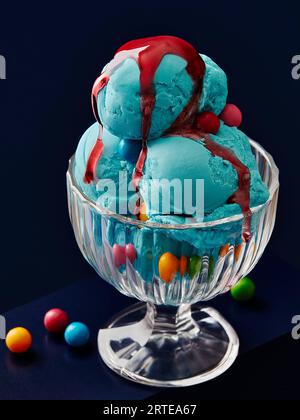 Gelato blu con gomme Foto Stock