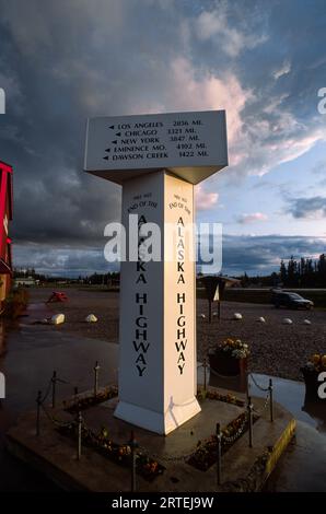 Segui le indicazioni per la "fine dell'Alaska Highway" a Delta Junction, Alaska, USA; Delta Junction, Alaska, Stati Uniti d'America Foto Stock