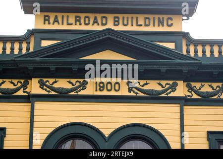 Edificio ferroviario presso il Klondike Gold Rush National Historic Park a Skagway, Alaska, Stati Uniti; Skagway, Alaska, Stati Uniti d'America Foto Stock