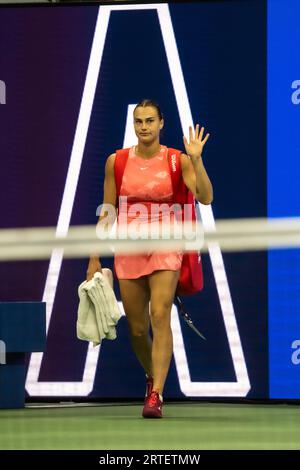 Aryna Sabalenka (BLR) gareggia nelle finali femminili del singolare agli US Open di Tennis 2023. Foto Stock