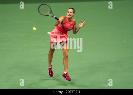 Aryna Sabalenka (BLR) gareggia nelle finali femminili del singolare agli US Open di Tennis 2023. Foto Stock