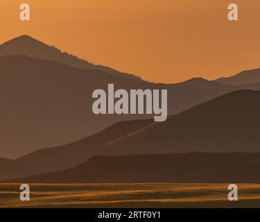 USA, Idaho, Bellevue, vista panoramica del paesaggio montano al tramonto Foto Stock