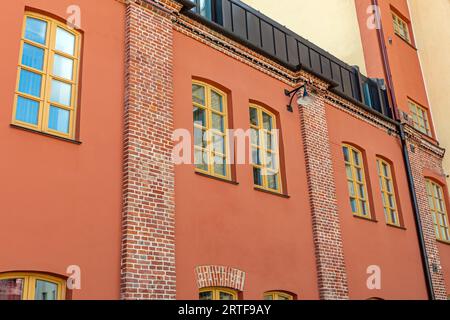 vecchio edificio industriale ristrutturato di recente, ora utilizzato come edificio per uffici. Foto Stock