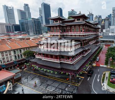 SINGAPORE - 25 agosto 2023: Tempio e museo della reliquia del dente del Buddha, è un tempio buddista cinese in stile Tang e un complesso museale situato in Cina Foto Stock