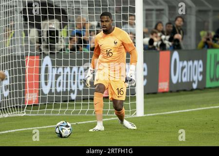 Il portiere della Francia Mike Maignan durante la partita di calcio amichevole tra Germania e Francia il 12 settembre 2023 al Signal Iduna Park di Dortmund, in Germania Foto Stock