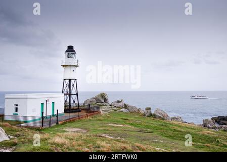 Il pittoresco faro Peninnis Head sull'isola di St. Marys, isole Scilly Foto Stock