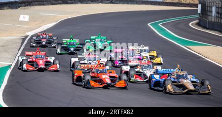 10 settembre 2023 Monterey, CA, il pilota statunitense Ryan Hunter-Reay (20) guida il gruppo entrando nella curva 2 durante il Firestone Grand Prix del Monterey NTT Indycar Championship al WeatherTech Raceway Laguna Seca Monterey, CA Thurman James/CSM Foto Stock