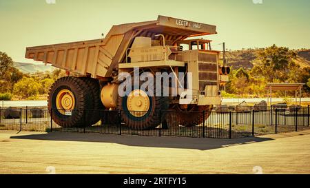 Tom Price, WA, Australia - Un grande camion minerario Lectra Haul Foto Stock