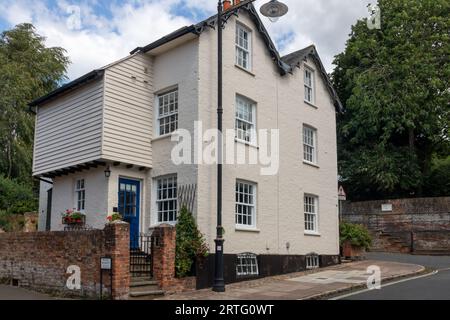 Case all'angolo tra Castle Street e Parson's Fee, Old Aylesbury, Buckinghamshire, Inghilterra, Regno Unito Foto Stock