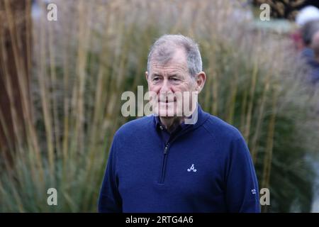 Wentworth, Surrey, Regno Unito. 13 settembre 2023. JP McManus cammina sul primo tee in occasione del campionato di golf BMW:PGA presso il Wentworth Club. OPS: Crediti: Motofoto/Alamy Live News Foto Stock