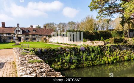 Vista dal ponte di Ightham Mote, Kent, Regno Unito Foto Stock