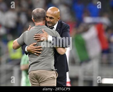 Non esclusiva: MILANO, ITALIA - 12 SETTEMBRE 2023 - allenatore della nazionale Ucraina Serhii Rebrov (L) e Luciano Spalletti Foto Stock