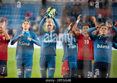 Oslo, Norvegia. 12 settembre 2023. I giocatori norvegesi ringraziano i tifosi dopo la partita di qualificazione a UEFA Euro 2024 tra Norvegia e Georgia allo Stadion Ullevaal di Oslo. (Foto: Gonzales Photo/Alamy Live News Foto Stock