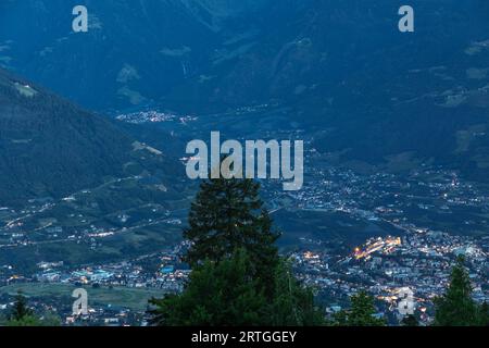 Vista da Hafling a Merano, alto Adige, di prima mattina Foto Stock